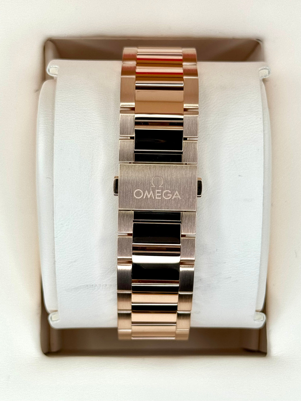 Omega Seamaster Aqua Terra Sedna Gold 220.50.43.22.02.001 – dial close-up