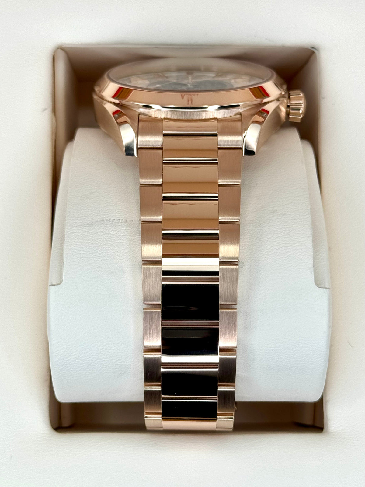 Omega Seamaster Aqua Terra Sedna Gold 220.50.43.22.02.001 – side view