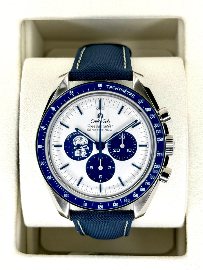 Omega Speedmaster Silver Snoopy Award 310.32.42.50.02.001 – front view