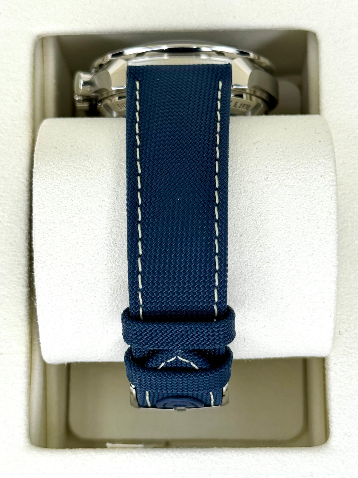 Omega Speedmaster Silver Snoopy Award 310.32.42.50.02.001 – bracelet and clasp