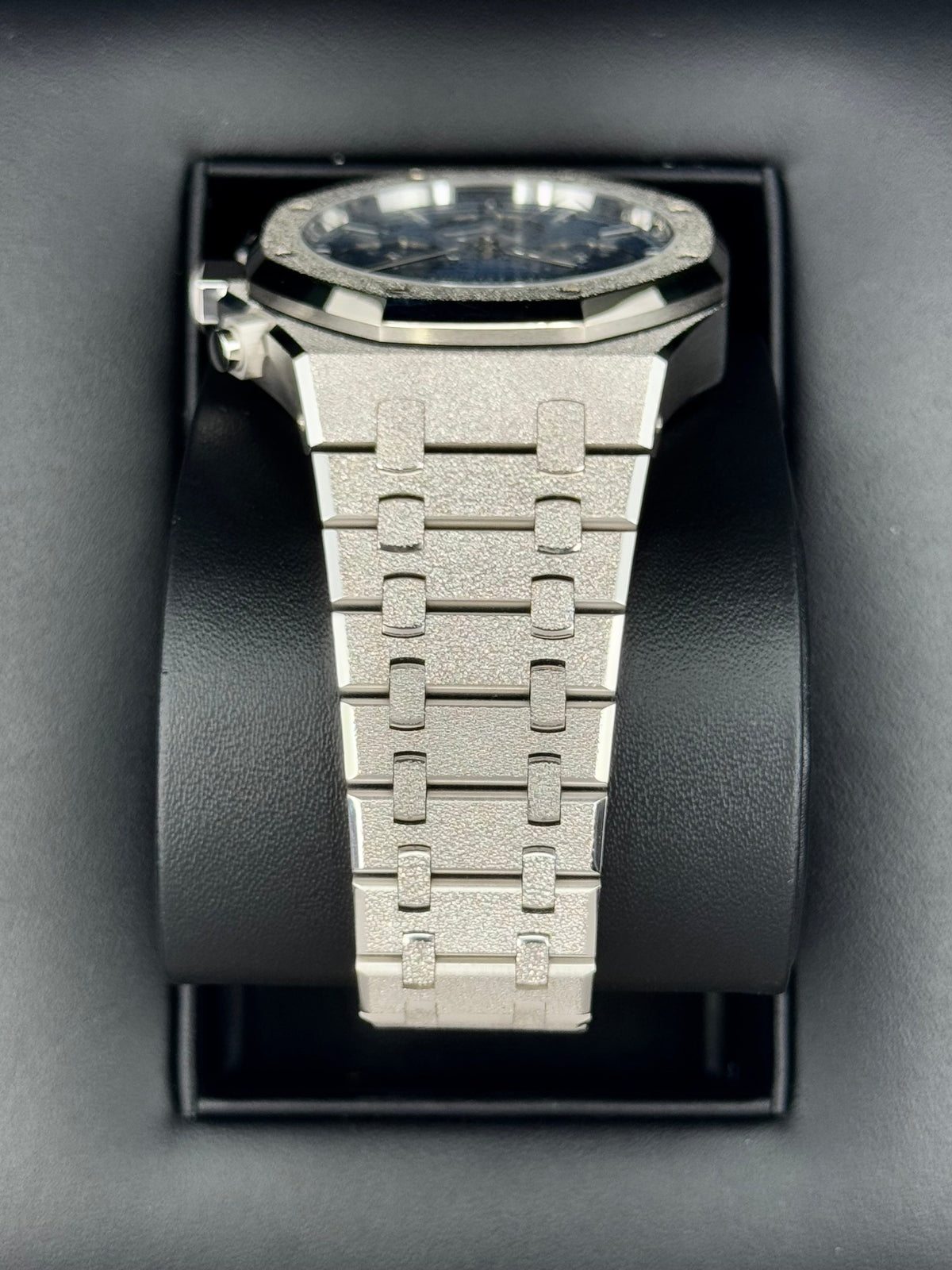 Audemars Piguet 26240BC Frosted White Gold Blue Dial – bracelet and clasp