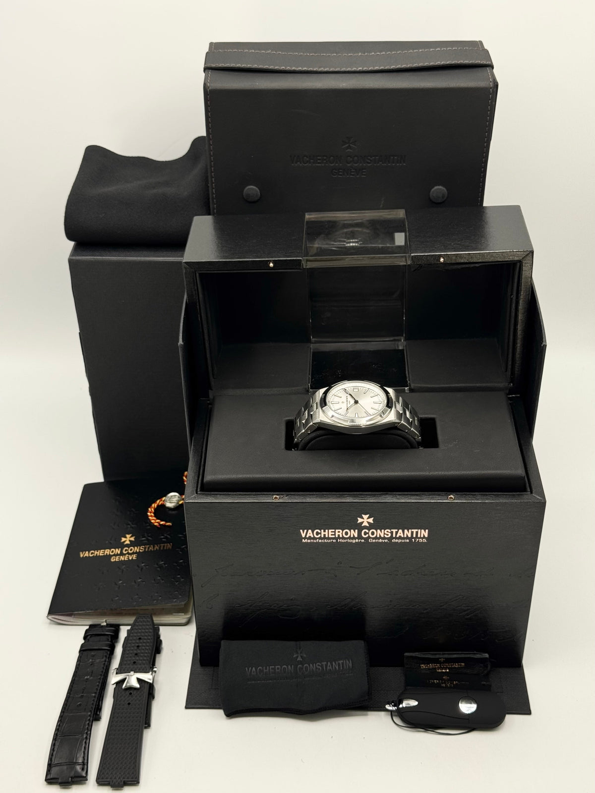 Vacheron Constantin Overseas 41mm 4500V Stainless Steel Silver Dial – image 9