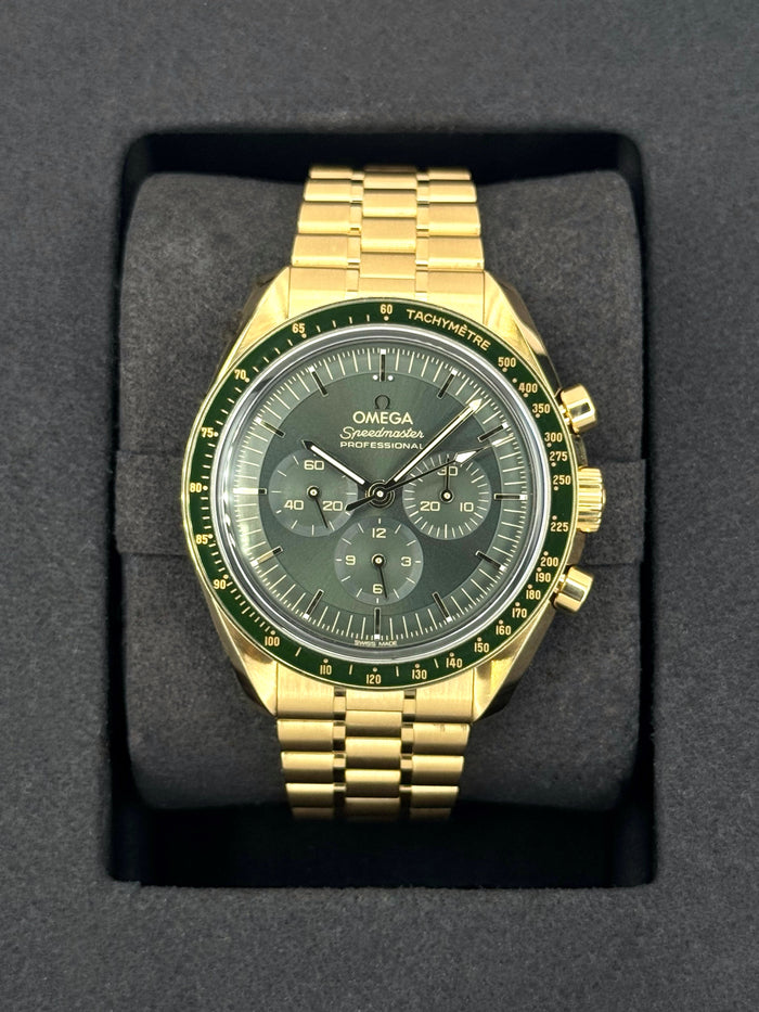 Omega Speedmaster Moonwatch 42mm Moonshine Gold Green Dial – front view