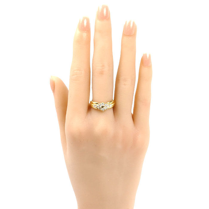 18K Yellow Gold Diamond Ring – close-up