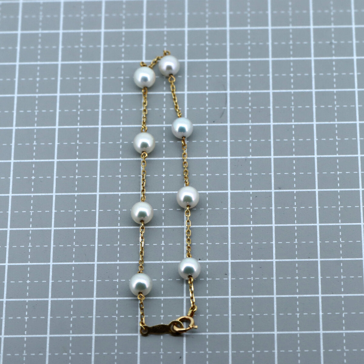 Mikimoto 18K Yellow Gold Pearl Bracelet – side view