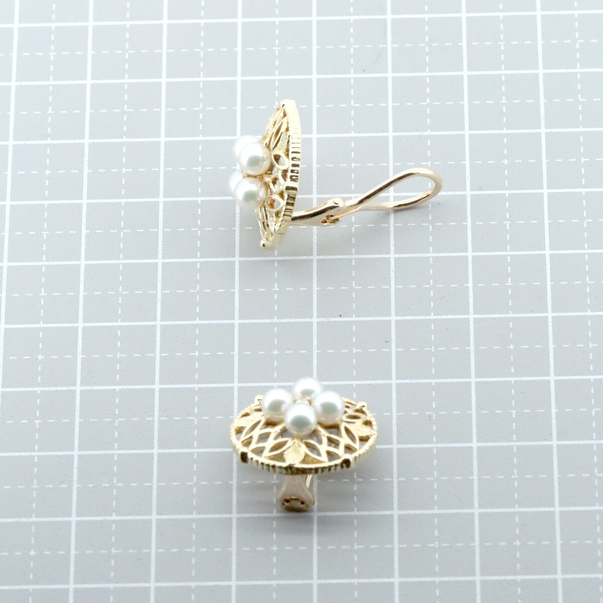 Mikimoto 18K Yellow Gold Diamond Pearl Earrings – back and fastening