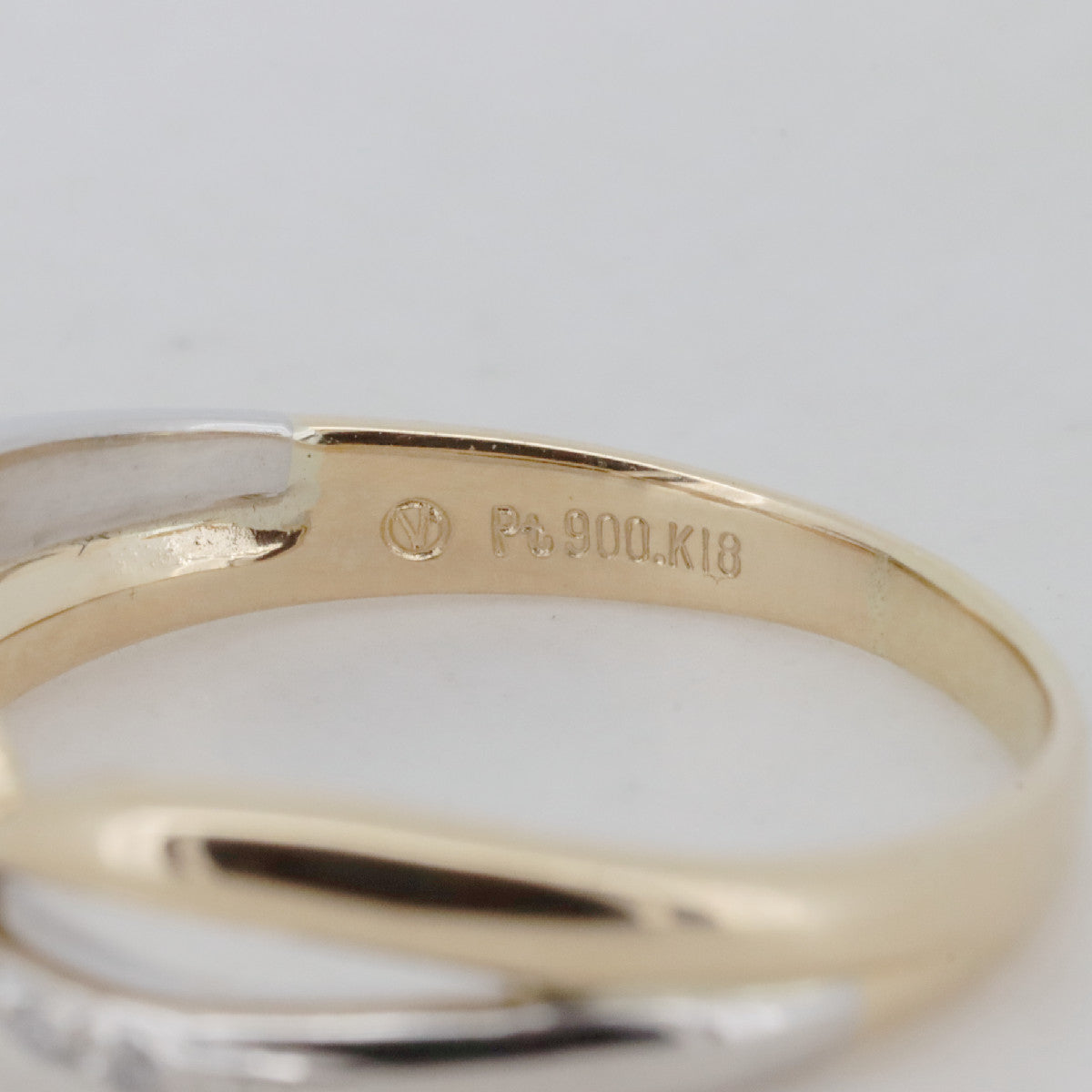 Vendome Aoyama Platinum Diamond Ring – side view