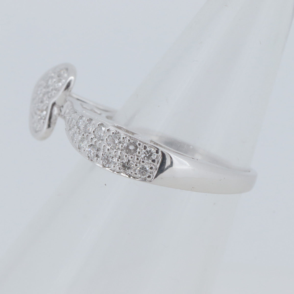 Caracci 18K White Gold Diamond Ring – top view