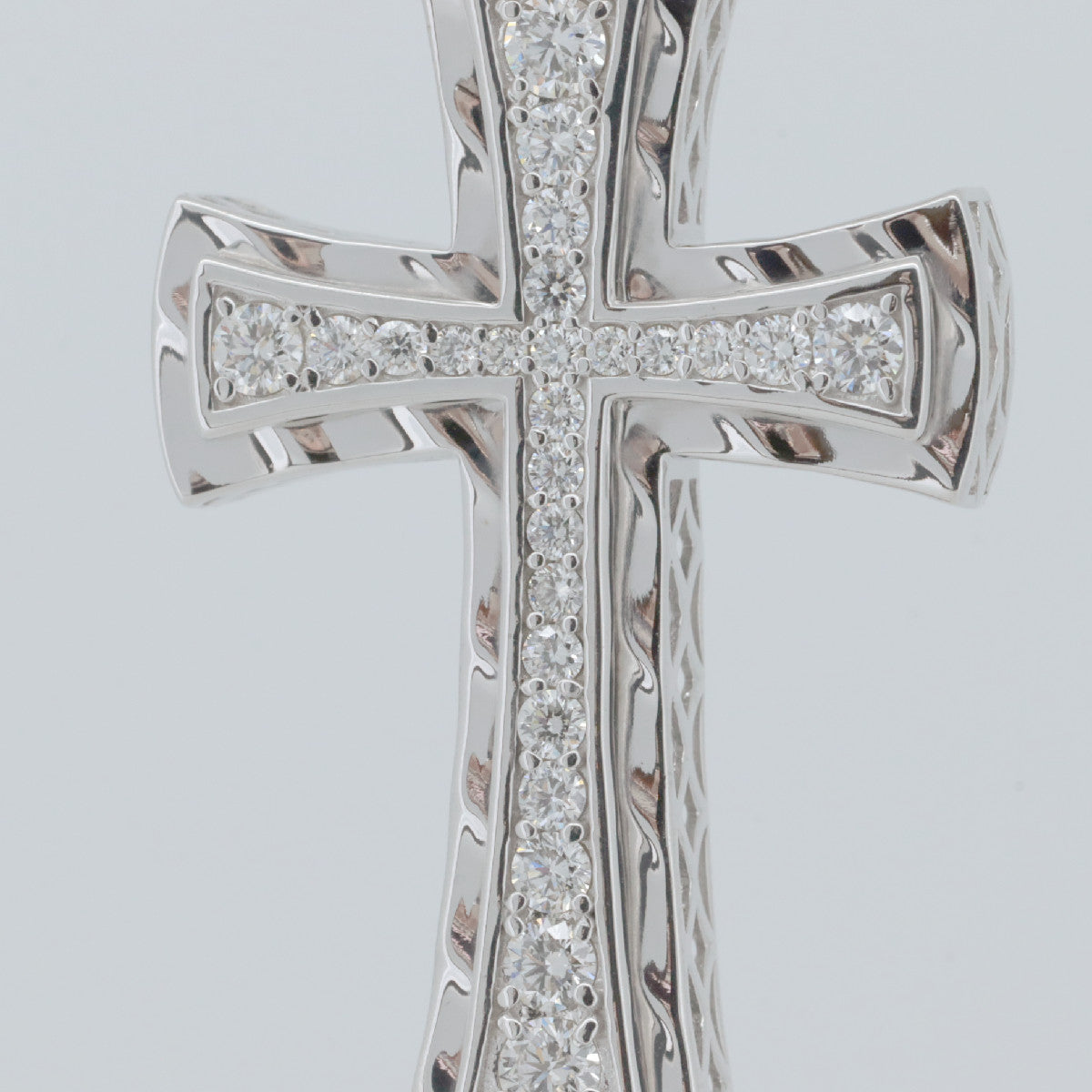Yukizaki Yobiko 18K White Gold Diamond Pendant – packaging
