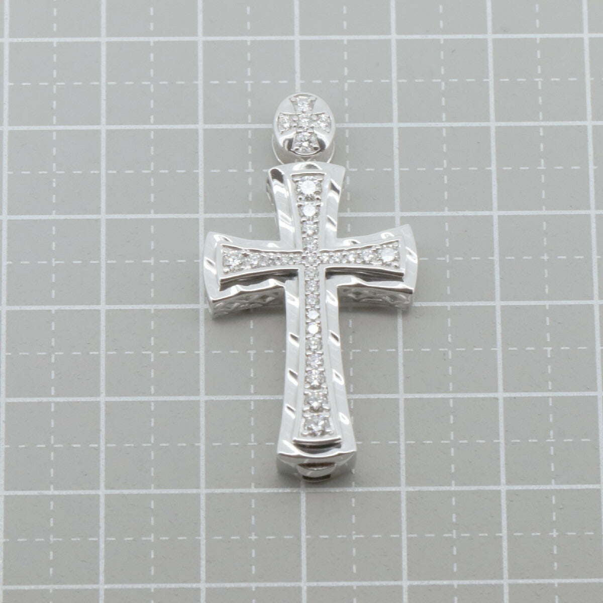 Yukizaki Yobiko 18K White Gold Diamond Pendant – alternate view