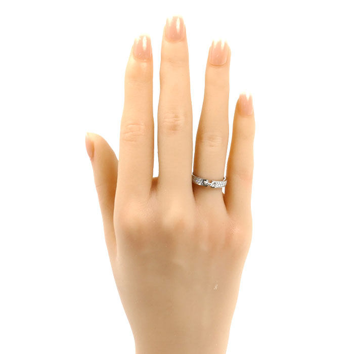 Chaumet Liens Evidence 18K White Gold Diamond Ring – close-up